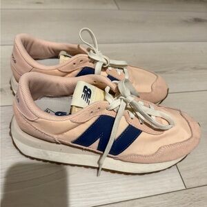 New Balance 237